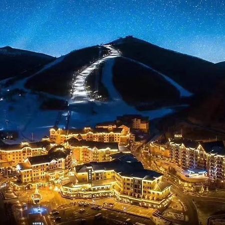 Ski And Suites At Thaiwoo Resort 逅雪套房民宿 Chongli Bagian luar foto