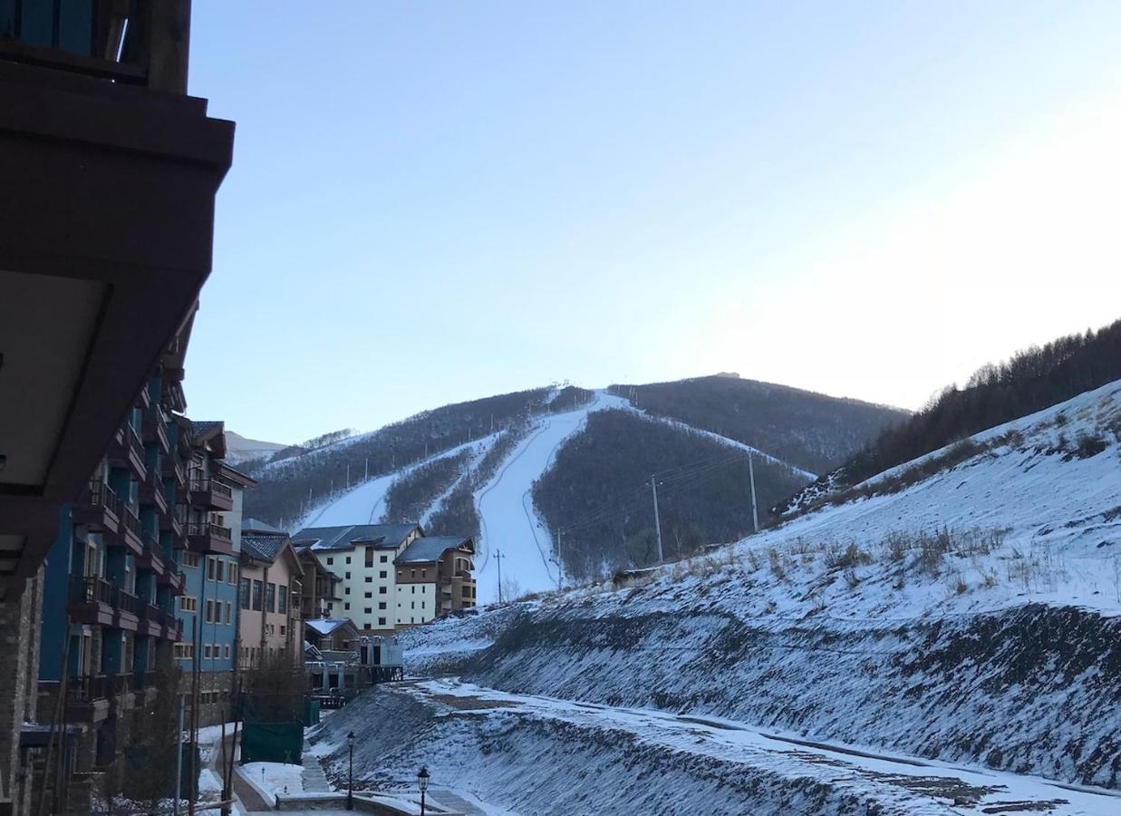 Ski And Suites At Thaiwoo Resort 逅雪套房民宿 Chongli Bagian luar foto