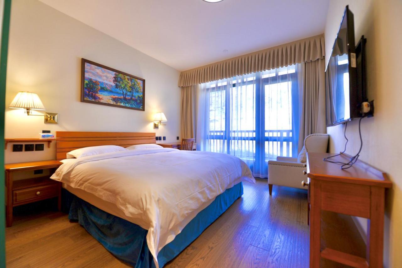 Ski And Suites At Thaiwoo Resort 逅雪套房民宿 Chongli Bagian luar foto